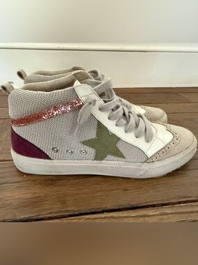 ShuShop Olive Star High-Top Sneakers with Pink Glitter Stripe